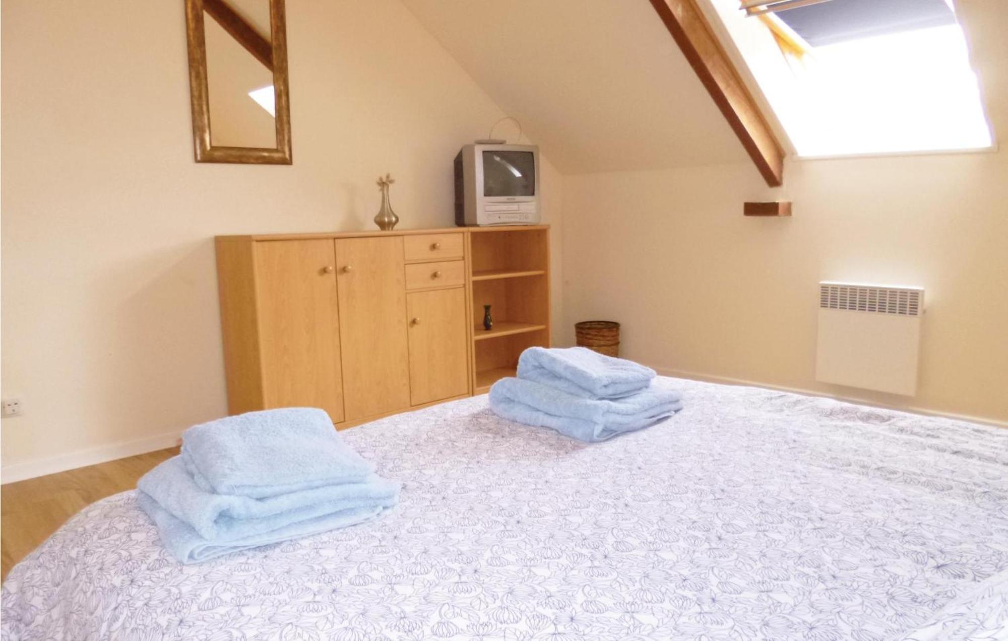 3 Bedroom Cozy Home In Brucheville Carentan-les-Marais ภายนอก รูปภาพ
